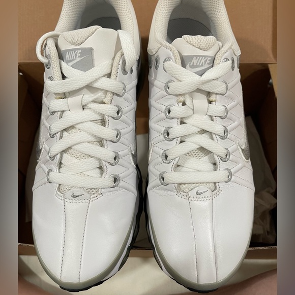 **FLASH  SALE** 
NIKE AIR MAX 2009 White Leather NEVER WORN - Size 6.5 -NO BOX - Picture 1 of 6